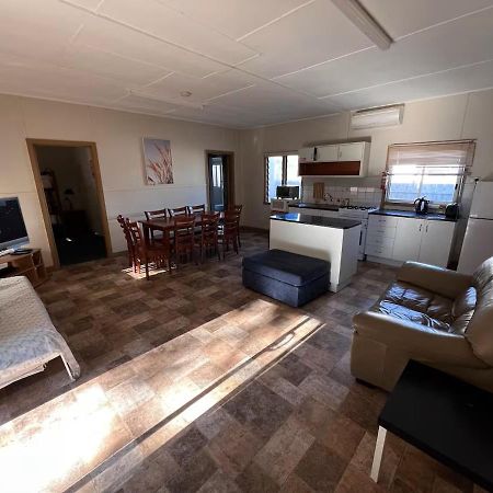 Kickback Cottages Лейкс Ентранс Екстериор снимка
