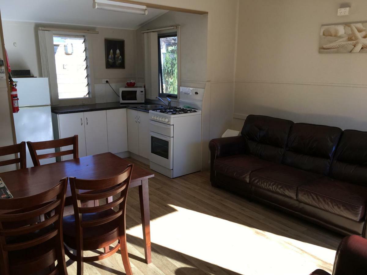 Kickback Cottages Лейкс Ентранс Екстериор снимка